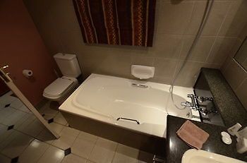 Norscot Manor Guest Lodge Сэндтон Экстерьер фото