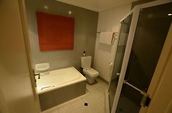 Norscot Manor Guest Lodge Сэндтон Экстерьер фото