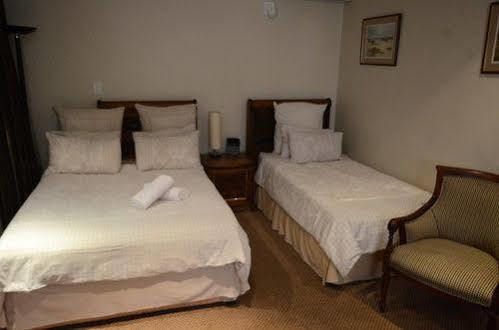 Norscot Manor Guest Lodge Сэндтон Экстерьер фото