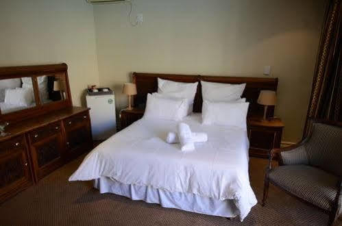 Norscot Manor Guest Lodge Сэндтон Экстерьер фото